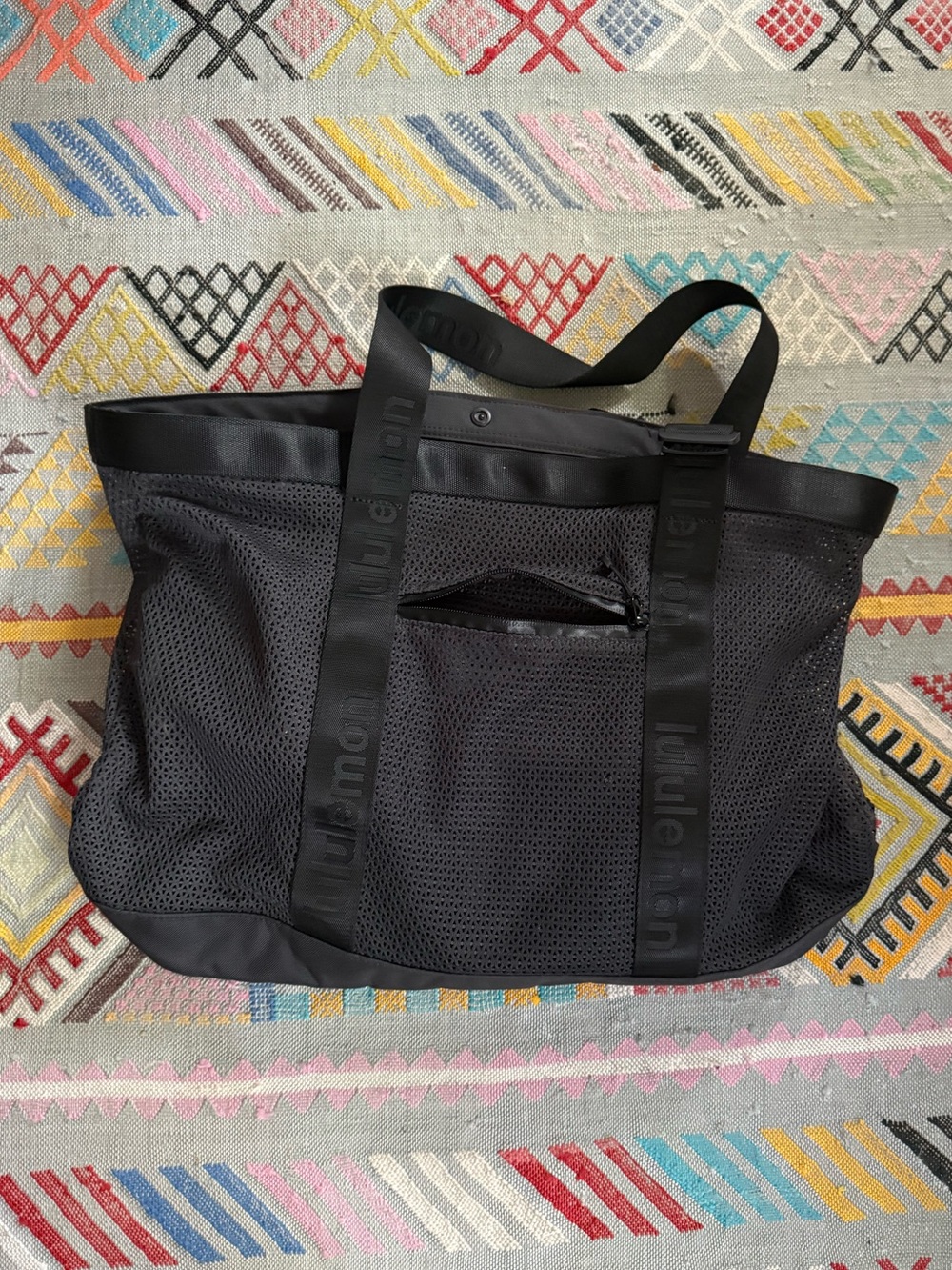 Lululemon 20l mesh tote bag